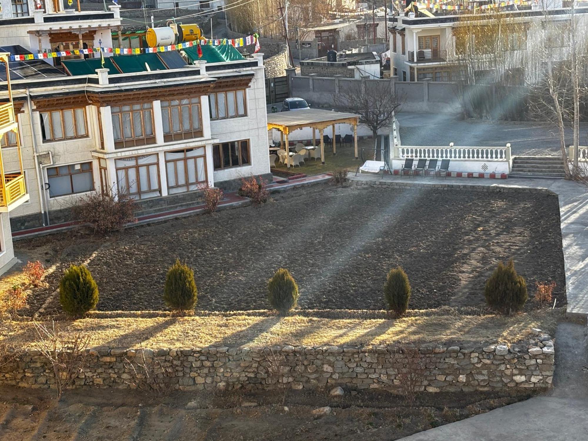 Raku Guest House Leh Exterior foto