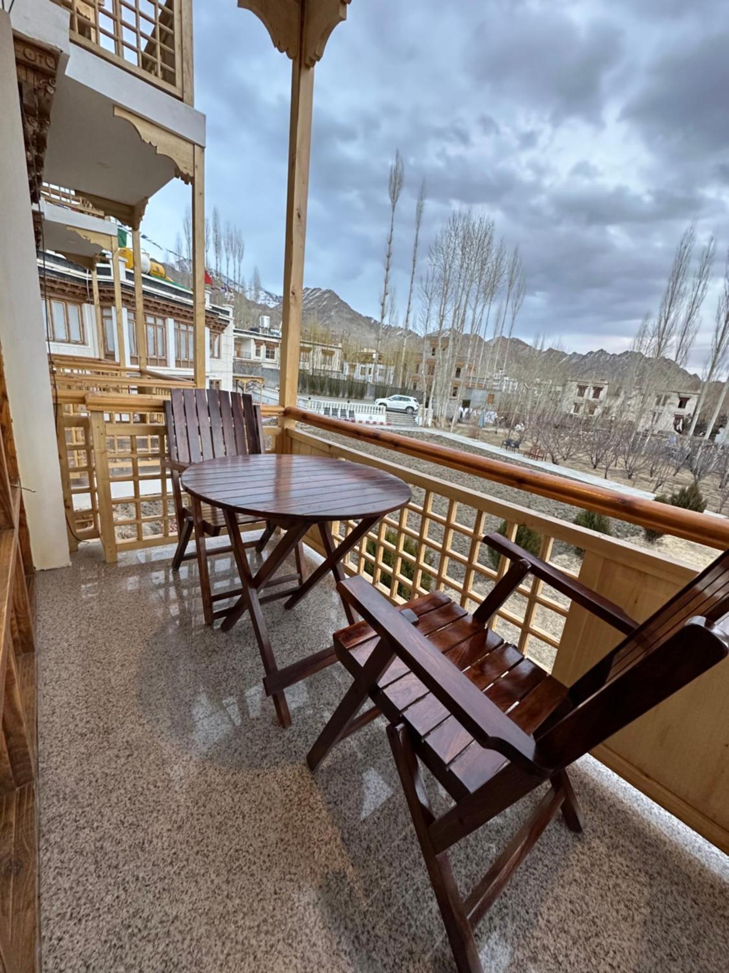 Raku Guest House Leh Exterior foto